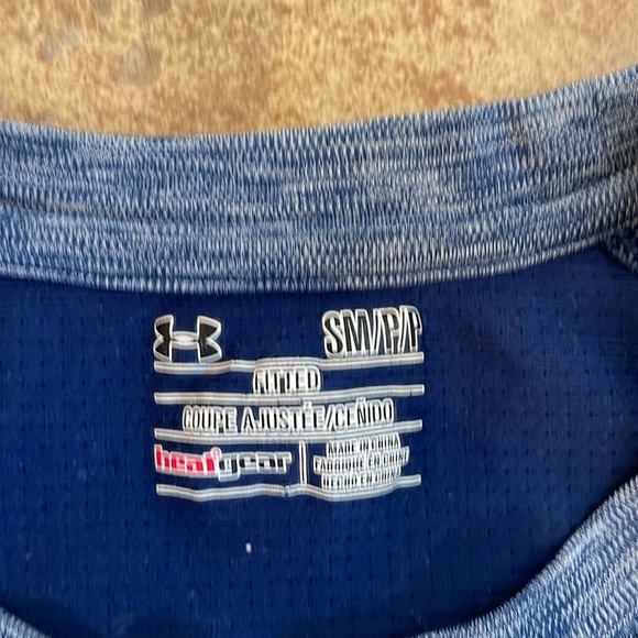 4 Under Armour heat gear short sleeves shirts, 1 adidas long sleeve - Picture 4 of 17